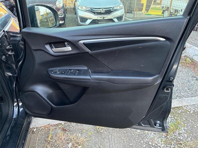 フィット １３Ｇ・Ｌ　ホンダセンシング　グー保証、一年間、走行距離無制限付、グー故障診断付き、衝突被害軽減装置付き、社外ナビ、ＴＶ、バックカメラ、ＥＴＣ、スマートキー、バッテリー新品交換付（39枚目）