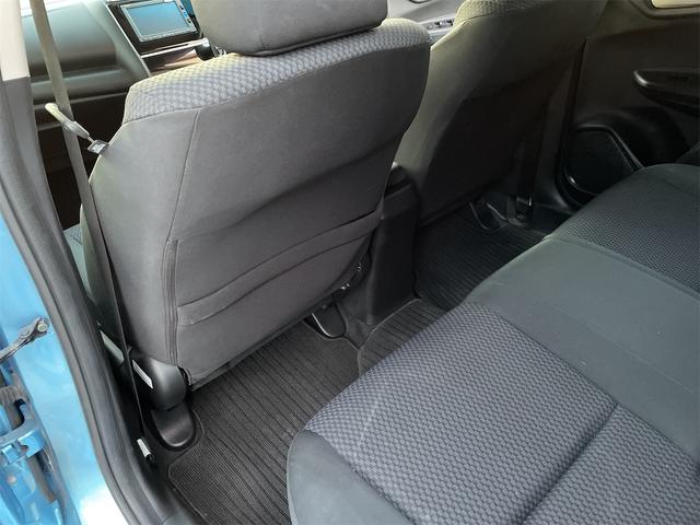 助手席背面にポケット