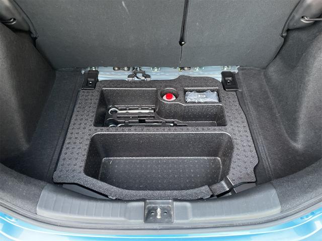 応急タイヤ：なし（修理キット）