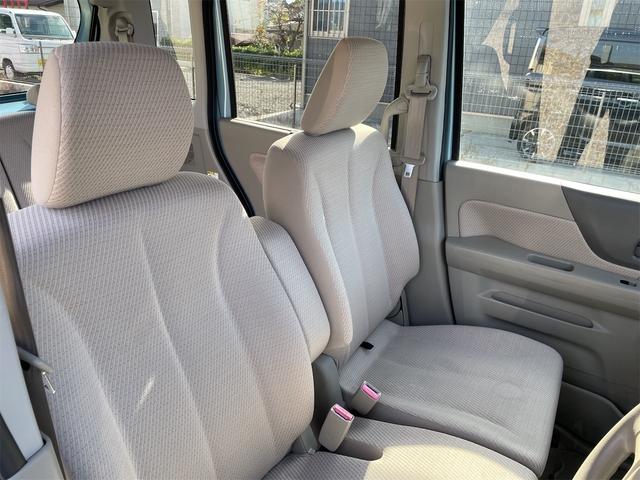 内装はベージュ