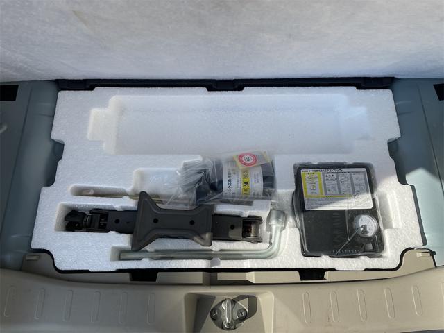 応急タイヤ：なし（修理キット）