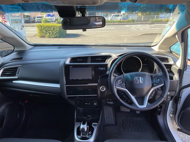 フィットハイブリッド Ｌ　ホンダセンシング　グー保証、一年間、走行距離無制限付、グー故障診断付き、衝突軽減装置付き、純正ナビ、ＴＶ、バックカメラ、ＥＴＣ、スマートキー、バッテリー新品交換付（10枚目）