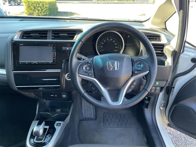 フィットハイブリッド Ｌ　ホンダセンシング　グー保証、一年間、走行距離無制限付、グー故障診断付き、衝突軽減装置付き、純正ナビ、ＴＶ、バックカメラ、ＥＴＣ、スマートキー、バッテリー新品交換付（11枚目）