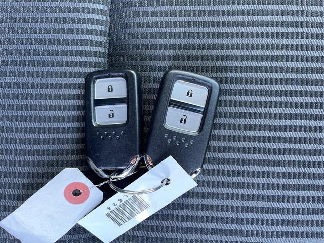 フィットハイブリッド L ホンダセンシング グー保証、一年間、走行距離無制限付、グー故障診断付き、衝突軽減装置付き、純正ナビ、TV、バックカメラ、ETC、スマートキー、バッテリー新品交換付(59枚目)