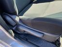 運転席は背もたれ、座面高さ調整付き