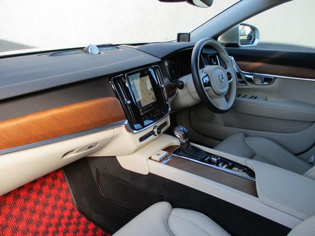 T6 AWD インスクリプション ワンオーナー パノラマスライディングルーフ ブロンドパーフォレーテッドファインナッパレザー シートヒーター ベンチレーション パワーバックドア 360度カメラ BSM HUD 純正ドラレコ ETC(13枚目)