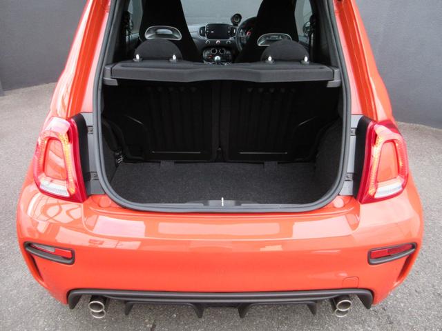 アバルト５９５ Ｆ５９５　ワンオーナー　レコードモンツァ　スポーツシート　レザーシフトノブ　フルオートＡＣ　プライバシーガラス　ヒーテッドドアミラー　インターフェース　ＨＤＭＩ　バックカメラ　純正前後ドラレコ　ＥＴＣ　禁煙車（7枚目）