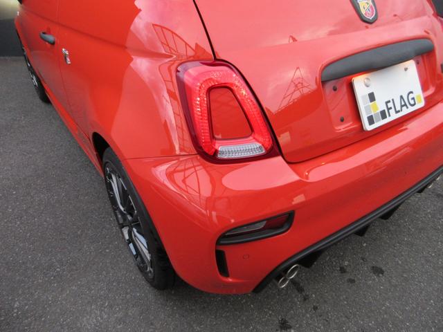 アバルト５９５ Ｆ５９５　ワンオーナー　レコードモンツァ　スポーツシート　レザーシフトノブ　フルオートＡＣ　プライバシーガラス　ヒーテッドドアミラー　インターフェース　ＨＤＭＩ　バックカメラ　純正前後ドラレコ　ＥＴＣ　禁煙車（8枚目）