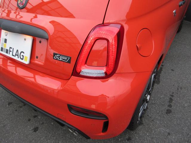 アバルト５９５ Ｆ５９５　ワンオーナー　レコードモンツァ　スポーツシート　レザーシフトノブ　フルオートＡＣ　プライバシーガラス　ヒーテッドドアミラー　インターフェース　ＨＤＭＩ　バックカメラ　純正前後ドラレコ　ＥＴＣ　禁煙車（9枚目）