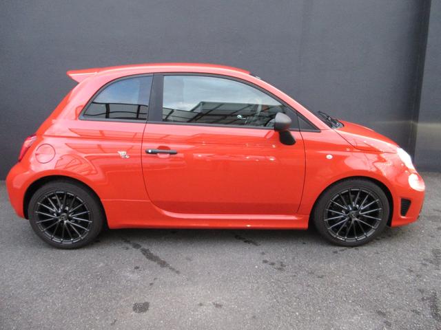 アバルト５９５ Ｆ５９５　ワンオーナー　レコードモンツァ　スポーツシート　レザーシフトノブ　フルオートＡＣ　プライバシーガラス　ヒーテッドドアミラー　インターフェース　ＨＤＭＩ　バックカメラ　純正前後ドラレコ　ＥＴＣ　禁煙車（11枚目）