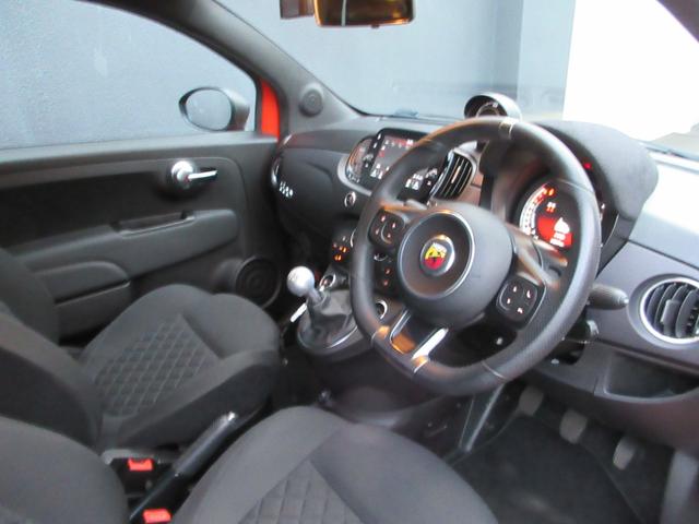 アバルト５９５ Ｆ５９５　ワンオーナー　レコードモンツァ　スポーツシート　レザーシフトノブ　フルオートＡＣ　プライバシーガラス　ヒーテッドドアミラー　インターフェース　ＨＤＭＩ　バックカメラ　純正前後ドラレコ　ＥＴＣ　禁煙車（16枚目）