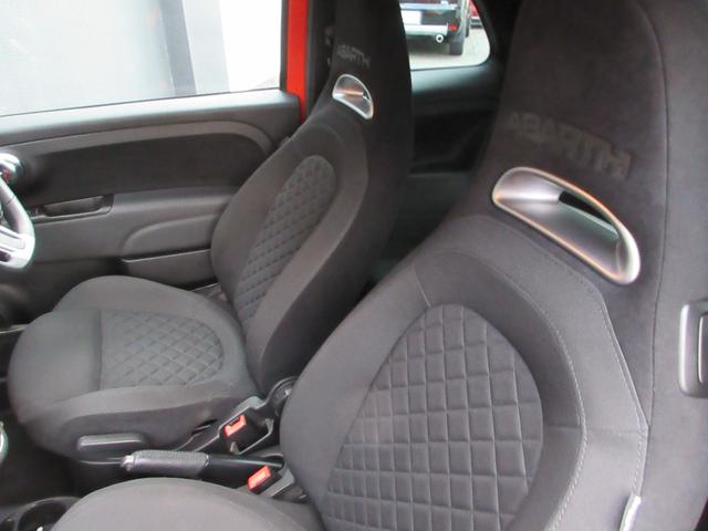 アバルト５９５ Ｆ５９５　ワンオーナー　レコードモンツァ　スポーツシート　レザーシフトノブ　フルオートＡＣ　プライバシーガラス　ヒーテッドドアミラー　インターフェース　ＨＤＭＩ　バックカメラ　純正前後ドラレコ　ＥＴＣ　禁煙車（19枚目）