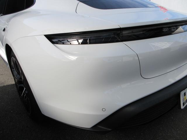 タイカン タイカン スポーツクロノP ボルドーレッド/ブラックツートンレザーインテリア パノラマガラスルーフ 20インチタイカンターボエアロAW PASMアダプティブエアサス リアアクスルステア パワステプラス 禁煙車(8枚目)