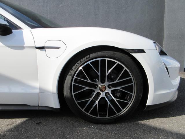 タイカン タイカン スポーツクロノP ボルドーレッド/ブラックツートンレザーインテリア パノラマガラスルーフ 20インチタイカンターボエアロAW PASMアダプティブエアサス リアアクスルステア パワステプラス 禁煙車(12枚目)