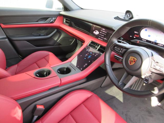 タイカン タイカン スポーツクロノP ボルドーレッド/ブラックツートンレザーインテリア パノラマガラスルーフ 20インチタイカンターボエアロAW PASMアダプティブエアサス リアアクスルステア パワステプラス 禁煙車(16枚目)