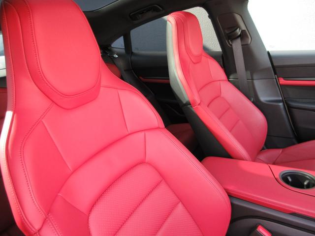 タイカン タイカン スポーツクロノP ボルドーレッド/ブラックツートンレザーインテリア パノラマガラスルーフ 20インチタイカンターボエアロAW PASMアダプティブエアサス リアアクスルステア パワステプラス 禁煙車(17枚目)