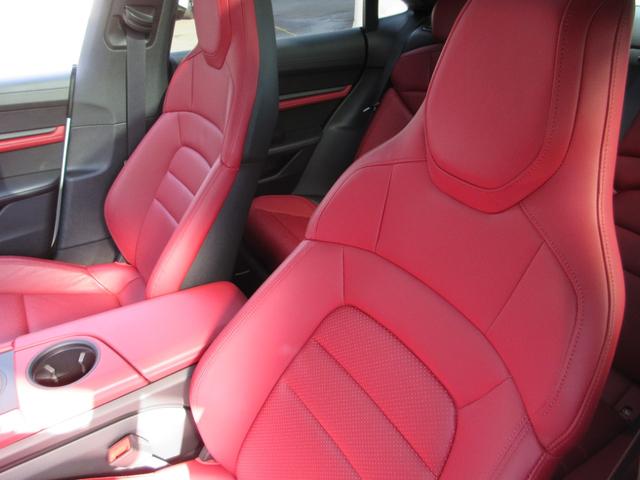 タイカン タイカン スポーツクロノP ボルドーレッド/ブラックツートンレザーインテリア パノラマガラスルーフ 20インチタイカンターボエアロAW PASMアダプティブエアサス リアアクスルステア パワステプラス 禁煙車(19枚目)