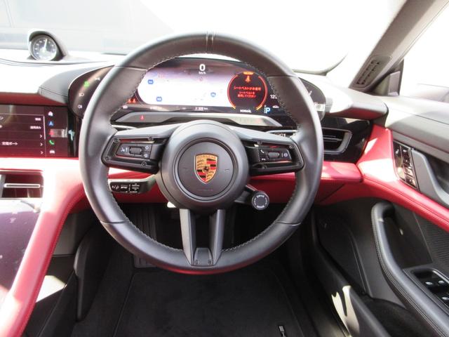 タイカン タイカン スポーツクロノP ボルドーレッド/ブラックツートンレザーインテリア パノラマガラスルーフ 20インチタイカンターボエアロAW PASMアダプティブエアサス リアアクスルステア パワステプラス 禁煙車(24枚目)