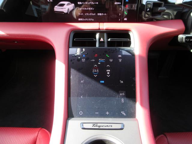 タイカン タイカン スポーツクロノP ボルドーレッド/ブラックツートンレザーインテリア パノラマガラスルーフ 20インチタイカンターボエアロAW PASMアダプティブエアサス リアアクスルステア パワステプラス 禁煙車(27枚目)