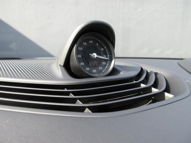 タイカン タイカン スポーツクロノP ボルドーレッド/ブラックツートンレザーインテリア パノラマガラスルーフ 20インチタイカンターボエアロAW PASMアダプティブエアサス リアアクスルステア パワステプラス 禁煙車(29枚目)