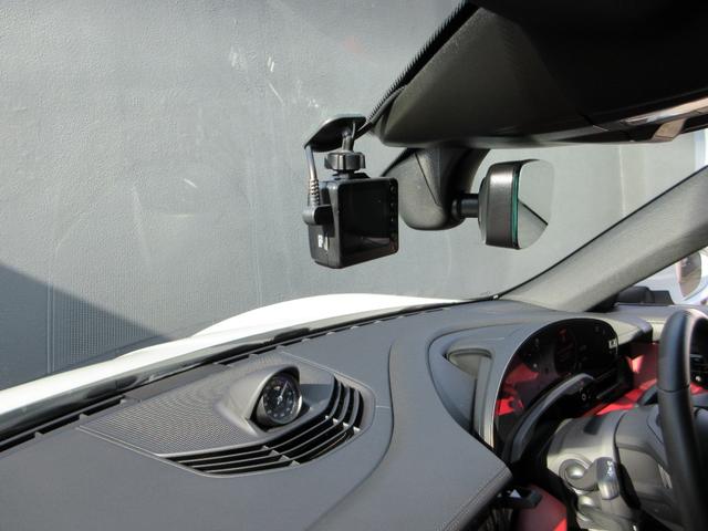 タイカン タイカン スポーツクロノP ボルドーレッド/ブラックツートンレザーインテリア パノラマガラスルーフ 20インチタイカンターボエアロAW PASMアダプティブエアサス リアアクスルステア パワステプラス 禁煙車(31枚目)