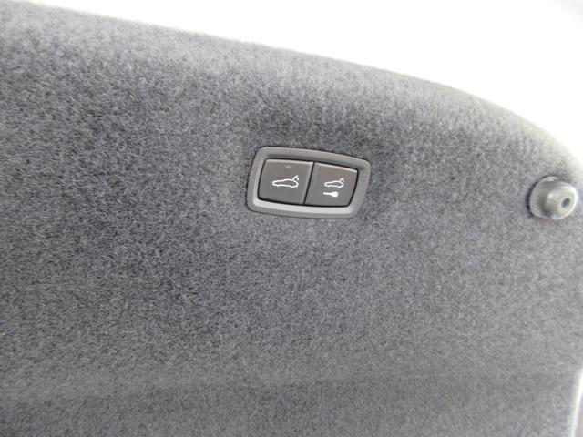 タイカン タイカン スポーツクロノP ボルドーレッド/ブラックツートンレザーインテリア パノラマガラスルーフ 20インチタイカンターボエアロAW PASMアダプティブエアサス リアアクスルステア パワステプラス 禁煙車(32枚目)