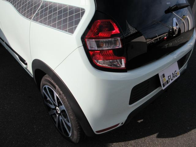 トゥインゴ ラ・パリジェンヌ パナソニック9インチナビTV バックカメラ 専用サイドストライプ 専用インテリアトリム レザー調×チェック柄コンビシート 前席シートヒーター 専用16AW LEDライト ETC ワンオーナー 禁煙車(8枚目)