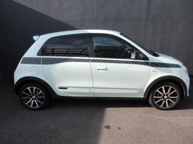 トゥインゴ ラ・パリジェンヌ パナソニック9インチナビTV バックカメラ 専用サイドストライプ 専用インテリアトリム レザー調×チェック柄コンビシート 前席シートヒーター 専用16AW LEDライト ETC ワンオーナー 禁煙車(11枚目)