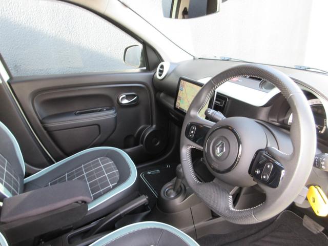 トゥインゴ ラ・パリジェンヌ パナソニック9インチナビTV バックカメラ 専用サイドストライプ 専用インテリアトリム レザー調×チェック柄コンビシート 前席シートヒーター 専用16AW LEDライト ETC ワンオーナー 禁煙車(15枚目)