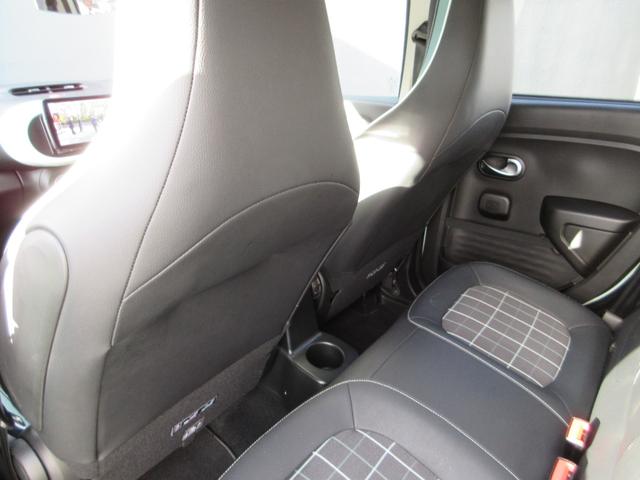 トゥインゴ ラ・パリジェンヌ パナソニック9インチナビTV バックカメラ 専用サイドストライプ 専用インテリアトリム レザー調×チェック柄コンビシート 前席シートヒーター 専用16AW LEDライト ETC ワンオーナー 禁煙車(19枚目)