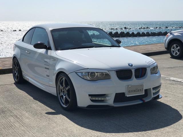 １シリーズ １３５ｉ　クーペ　Ｍスポーツ　赤皮シートアルカンターラ　社外バンパー・フェンダー・マフラー・ホイール　車高調　内外装カスタム　ＤＭＥチューン（4枚目）