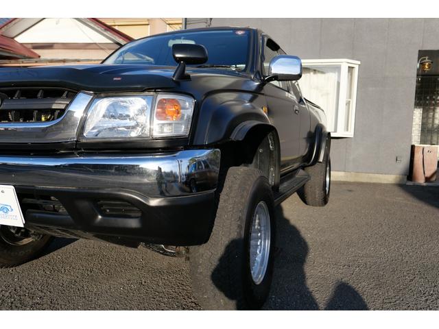 ハイラックス 　リフトアップ　全塗装　ブルートゥース　ナビ（9枚目）