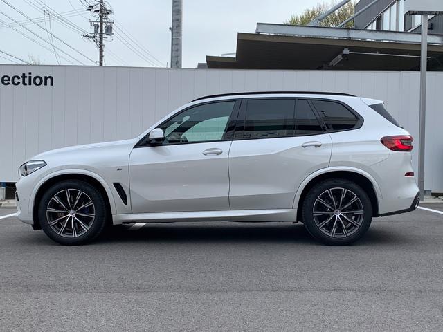 Ｘ５ ｘＤｒｉｖｅ　４０ｄ　Ｍスポーツ　オートトランク　レザー　Ｂｌｕｅｔｏｏｔｈ　３列シート　全方位カメラ　ナビ　ＬＥＤヘッドライト　シートエアコン　ＥＴＣ　衝突被害軽減ブレーキ　ＨＤＤナビ　シートヒーター　ＵＳＢ　電動シート　禁煙車両（4枚目）