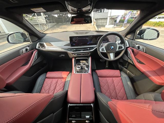 Ｘ６ ｘＤｒｉｖｅ　３５ｄ　Ｍスポーツ　弊社デモカー　パノラマガラスサンルーフ　ｈａｒｍａｎ／ｋａｒｄｏｎ　前席ベンチレーション　全周囲カメラ　シートヒーター　シートエアコン　赤レザーシート　フルセグ　パワーバックドア　４ＷＤ（22枚目）