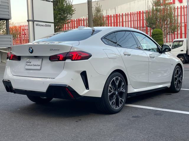 2シリーズ 220dグランクーペ Mスポーツ 買取車 テクノロジーパッケージ アダプティブMサスペンション 前席左右シートヒーター アダプティブLEDヘッドライト 360°ビュー ヘッドっプディスプレイ(11枚目)