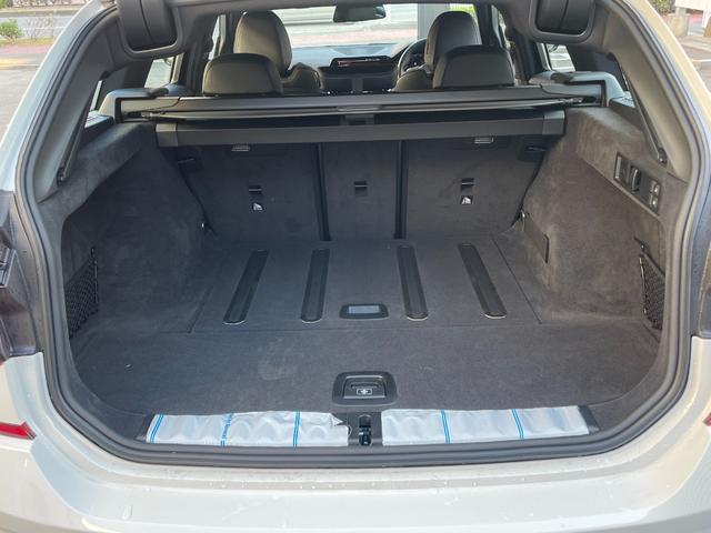 3シリーズ 320d xDriveツーリングハイラインパッケージ 買取車 ハイラインパッケージ ブラックレザー 前席左右シートヒーター 360°ビュー 電動テールゲート 純正18インチホイル 全方向カメラ スマキー 1オーナー Bカメラ BTオーディオ 電動シート(45枚目)