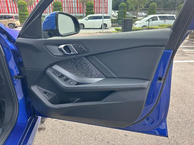1シリーズ 120 Mスポーツ 弊社買取車両 テクノロジーパッケージ Mスポーツパッケージ ヘッドアップディスプレイ ハーフレザーシート アダプティブLEDヘッドライト 電動テールゲート キック開閉 コンフォートアクセス(16枚目)