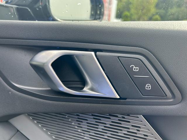 1シリーズ 120 Mスポーツ 弊社買取車両 テクノロジーパッケージ Mスポーツパッケージ ヘッドアップディスプレイ ハーフレザーシート アダプティブLEDヘッドライト 電動テールゲート キック開閉 コンフォートアクセス(17枚目)