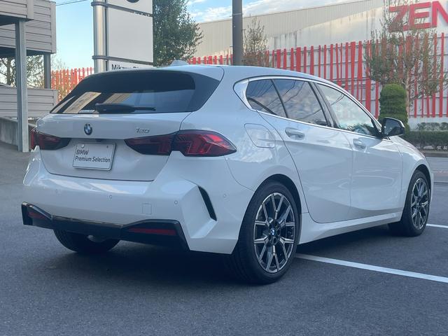 １シリーズ １２０　ハイラインパッケージ　弊社試乗車　ハイラインパッケージ　テクノロジーパッケージ　シートヒーター　禁煙車　電動トランク　全周囲カメラ　アクティブクルーズコントロール　デモカー　トップビューカメラ（11枚目）