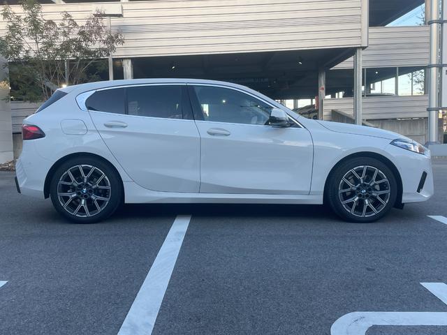 １シリーズ １２０　ハイラインパッケージ　弊社試乗車　ハイラインパッケージ　テクノロジーパッケージ　シートヒーター　禁煙車　電動トランク　全周囲カメラ　アクティブクルーズコントロール　デモカー　トップビューカメラ（12枚目）