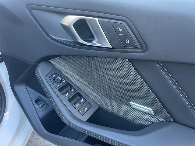 １シリーズ １２０　ハイラインパッケージ　弊社試乗車　ハイラインパッケージ　テクノロジーパッケージ　シートヒーター　禁煙車　電動トランク　全周囲カメラ　アクティブクルーズコントロール　デモカー　トップビューカメラ（40枚目）