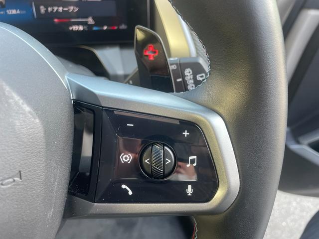 Ｘ３ Ｍ５０　ｘＤｒｉｖｅ　当社試乗車　トップビューカメラ　禁煙車　ＥＴＣ　全周囲カメラ　ガラスサンルーフ　パーキングアシスト　前車追従機能　黒革シート（24枚目）
