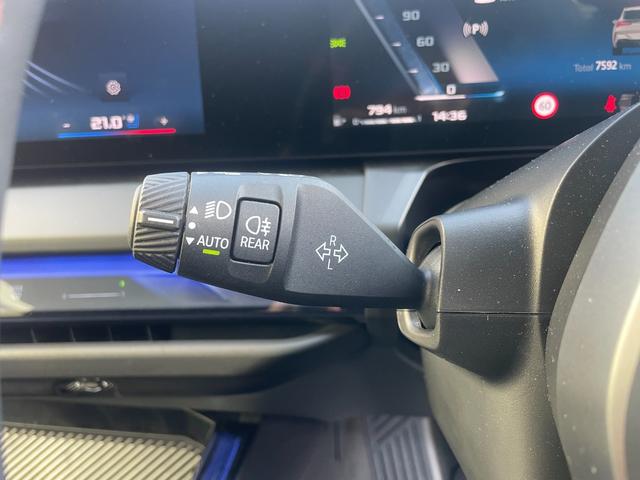 Ｘ３ Ｍ５０　ｘＤｒｉｖｅ　当社試乗車　トップビューカメラ　禁煙車　ＥＴＣ　全周囲カメラ　ガラスサンルーフ　パーキングアシスト　前車追従機能　黒革シート（25枚目）