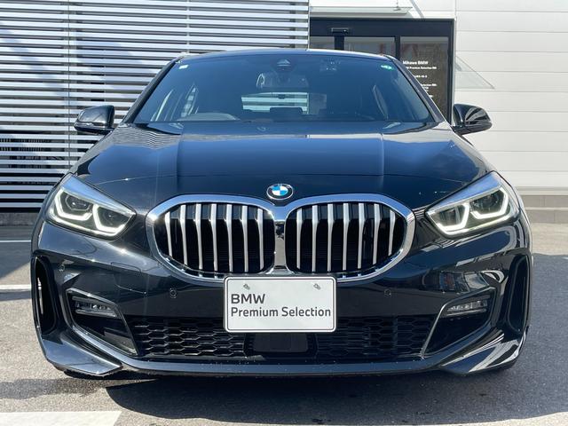 １シリーズ １１８ｉ　Ｍスポーツ　買取車　レンタアップ　ＡｐｐｌｅＣａｒＰｌａｙ　アクティブクルーズコントロール　電動テールゲート　純正１８イインチアルミ　ブルートゥース　コーナーセンサー　自動駐車　ＥＴＣ車載器　ハイビームアシスト（6枚目）