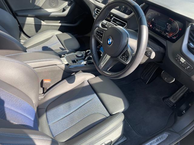 １シリーズ １１８ｉ　Ｍスポーツ　買取車　レンタアップ　ＡｐｐｌｅＣａｒＰｌａｙ　アクティブクルーズコントロール　電動テールゲート　純正１８イインチアルミ　ブルートゥース　コーナーセンサー　自動駐車　ＥＴＣ車載器　ハイビームアシスト（20枚目）