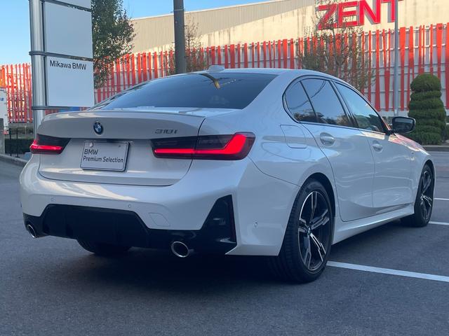 ３シリーズ ３１８ｉ　Ｍスポーツ　当社試乗車　２ｎｄＬＣモデル　前席左右シートヒーター　ヘッドアップディスプレイ　アダプティブＬＥＤヘッドライト　電動トランク（11枚目）