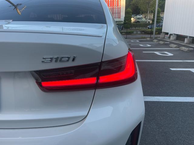 ３シリーズ ３１８ｉ　Ｍスポーツ　当社試乗車　２ｎｄＬＣモデル　前席左右シートヒーター　ヘッドアップディスプレイ　アダプティブＬＥＤヘッドライト　電動トランク（15枚目）