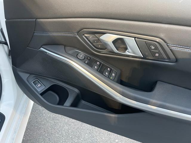 ３シリーズ ３１８ｉ　Ｍスポーツ　当社試乗車　２ｎｄＬＣモデル　前席左右シートヒーター　ヘッドアップディスプレイ　アダプティブＬＥＤヘッドライト　電動トランク（42枚目）