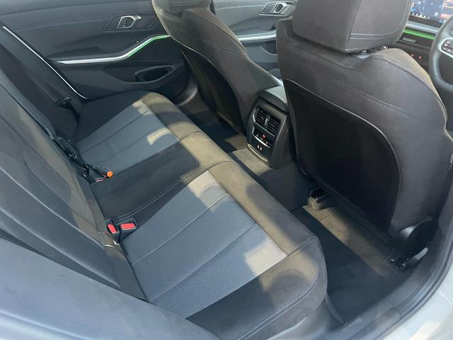 ３シリーズ ３１８ｉ　Ｍスポーツ　当社試乗車　２ｎｄＬＣモデル　前席左右シートヒーター　ヘッドアップディスプレイ　アダプティブＬＥＤヘッドライト　電動トランク（44枚目）