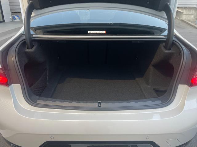 ３シリーズ ３１８ｉ　Ｍスポーツ　当社試乗車　２ｎｄＬＣモデル　前席左右シートヒーター　ヘッドアップディスプレイ　アダプティブＬＥＤヘッドライト　電動トランク（46枚目）